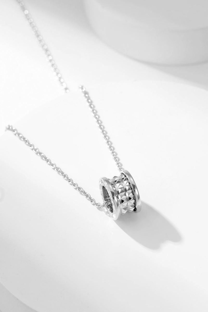 Bv1g*ai necklaces